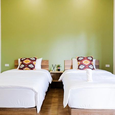 The Cozy Hotel Фетчабури Екстериор снимка