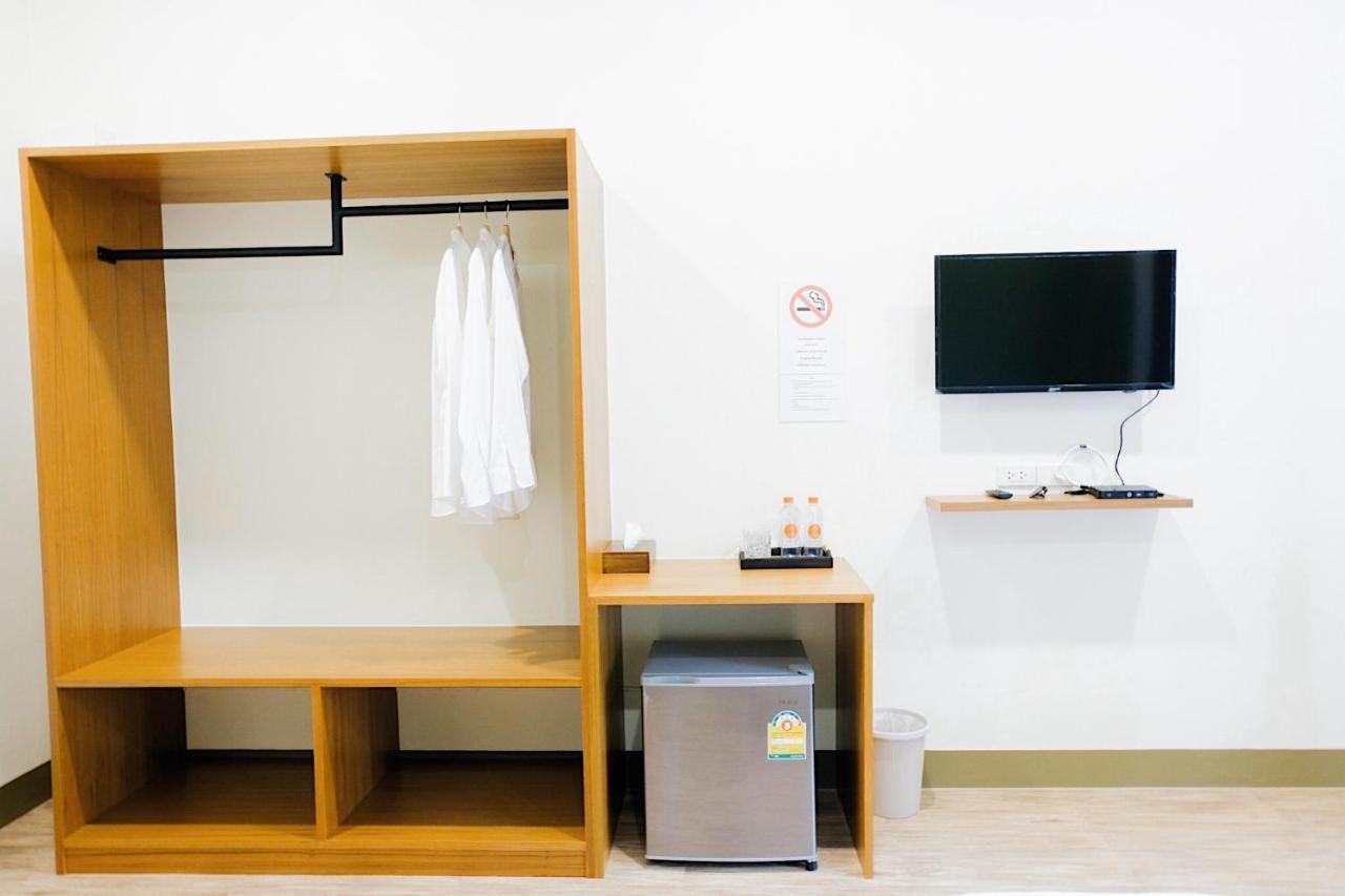 The Cozy Hotel Фетчабури Екстериор снимка