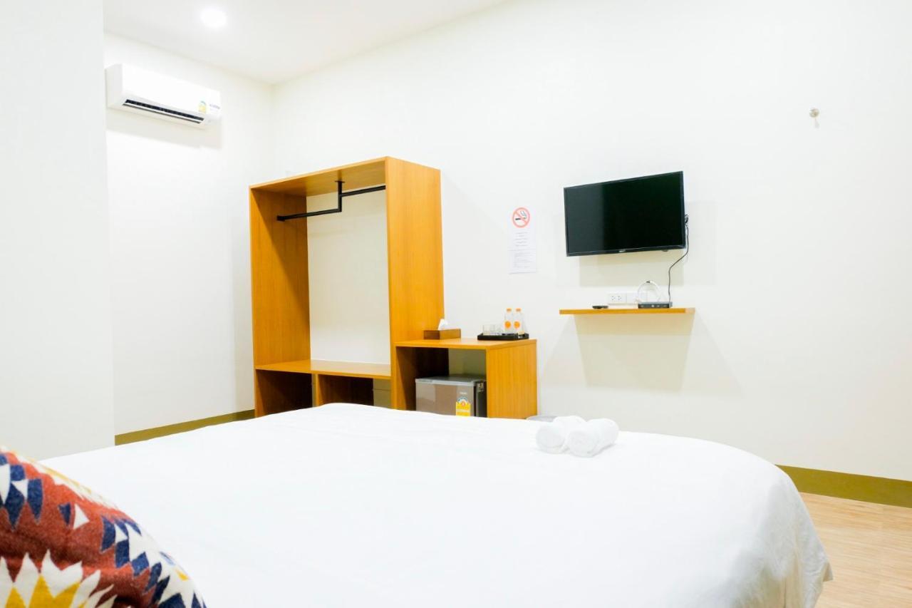 The Cozy Hotel Фетчабури Екстериор снимка