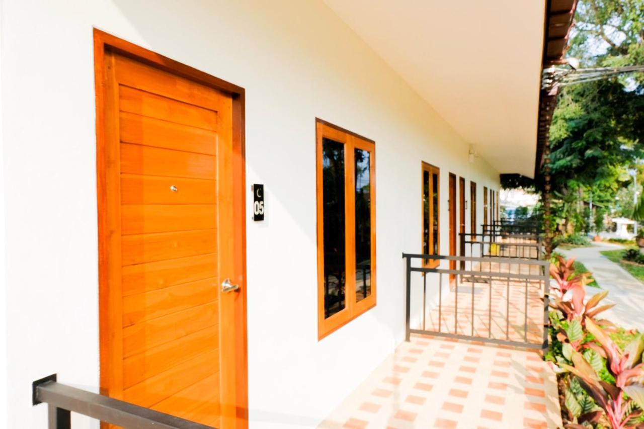 The Cozy Hotel Фетчабури Екстериор снимка