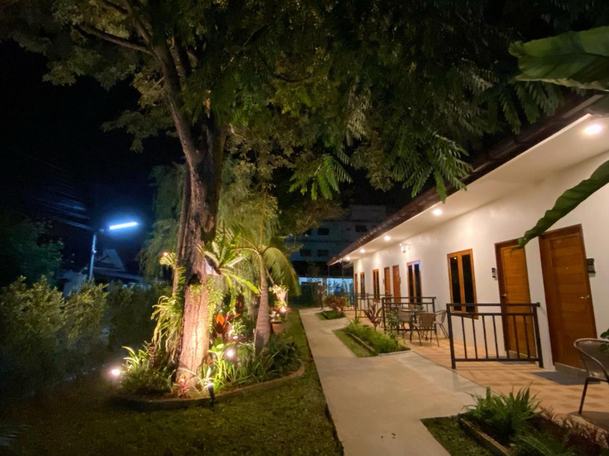 The Cozy Hotel Фетчабури Екстериор снимка